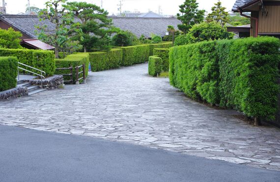 お庭の造園工事全般や植栽のご相談をお待ちしています | 一貫管理で横浜市のガーデニングを担う株式会社クローバー