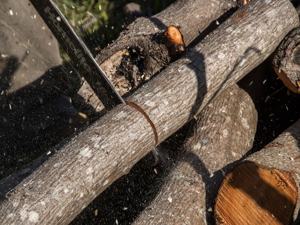 chainsaw-3523799_1920_R